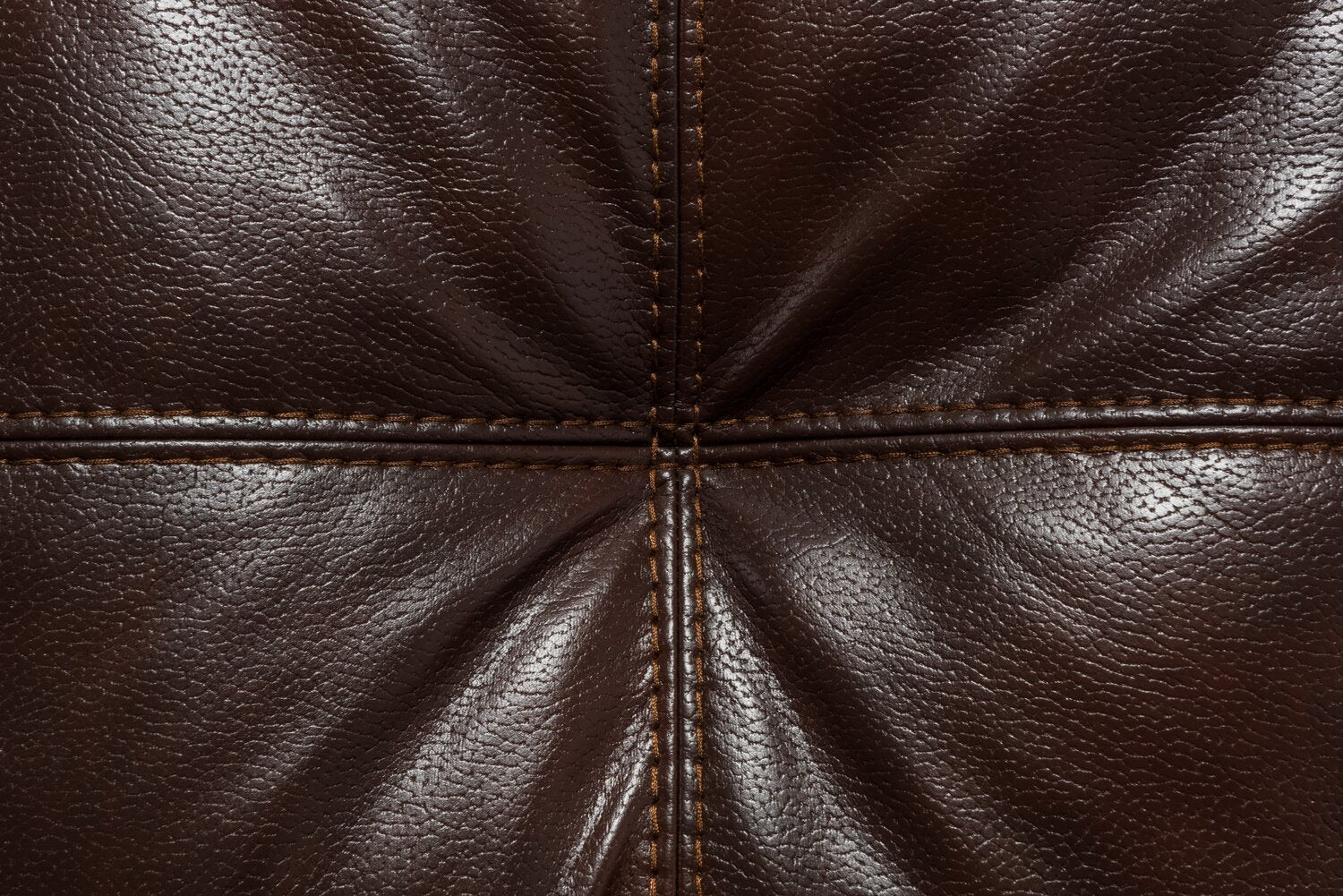 Made in Canada Addison 86" Leather-Look Fabric Sofa with Removable Seat Cushion and Tufting - Brown | Sofa Addison de 86 po fabriqué au Canada en tissu d’apparence cuir avec coussin de siège amovible et capitonnage - brun