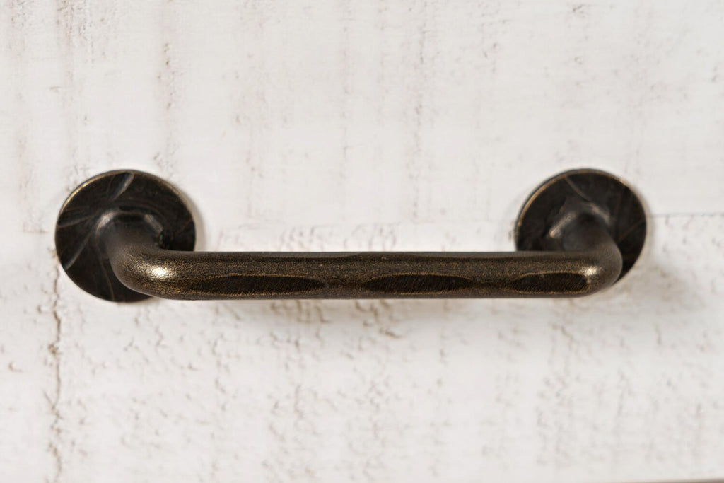 Morgan 48" Rustic Coffee Table With Storage, Shelf and Casters - White with Reclaimed Wood|Table à café rustique Morgan de 48 po avec rangement, tablette et roulettes - blanche avec bois recyclé