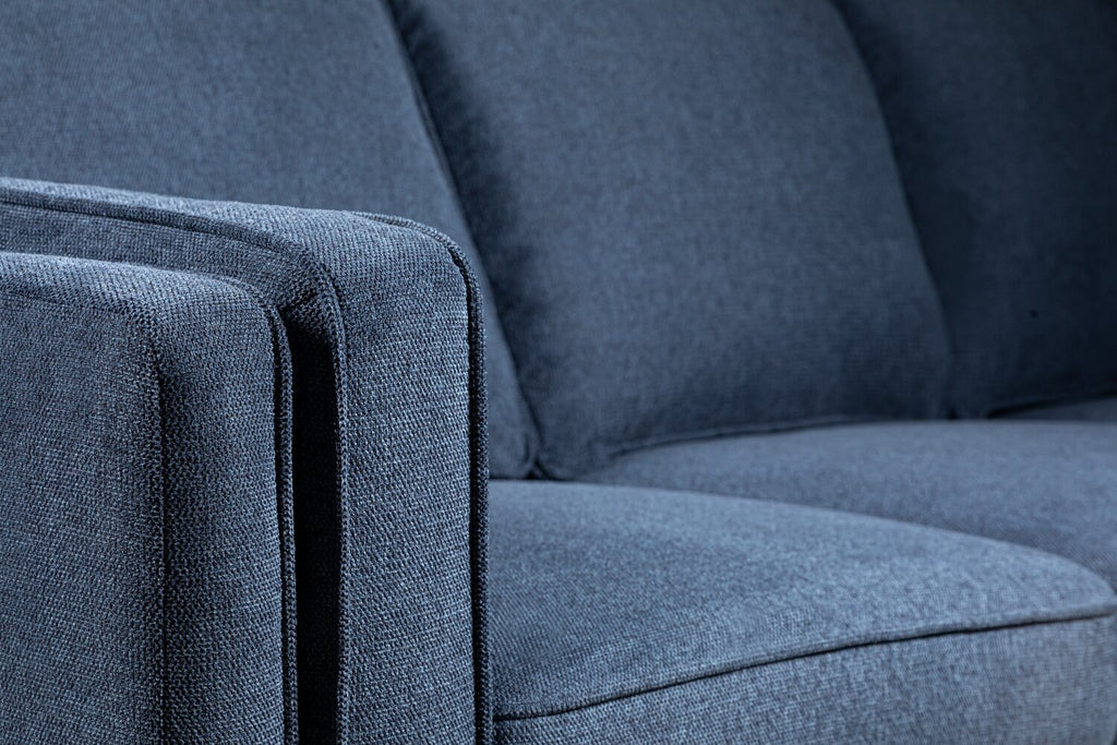 Kort & Co. Kassia 90.6" Linen-Look Fabric Sofa with Wood Base and Legs - Blue | Sofa Kassia de Kort & Co. de 90,6 po en tissu d’apparence lin avec base et pattes en bois - bleu