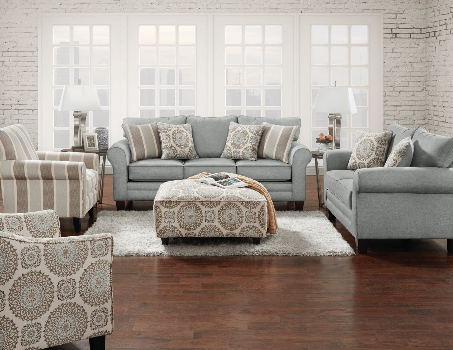Made in Canada Tula 88" Fabric Sofa with Rolled Arms and Accent Pillows - Mist Grey  | Sofa Tula de 88 po fabriqué au Canada en tissu avec accoudoirs enroulés et coussins décoratifs - gris brume