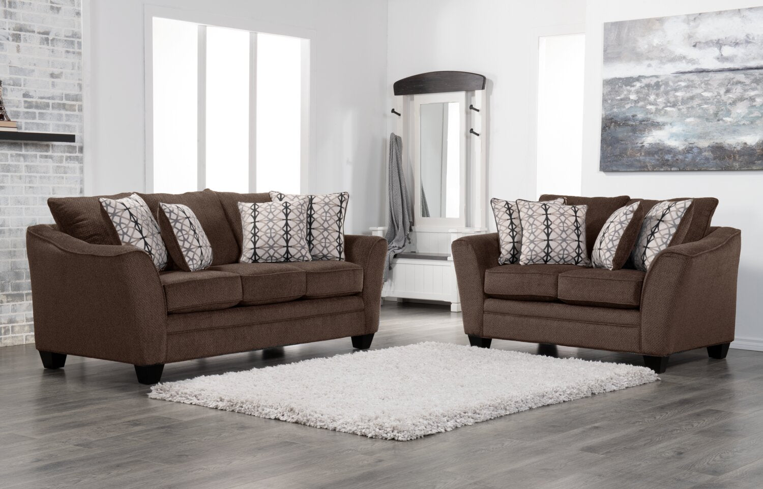 Made in Canada Febe 85" Chenille Fabric Condo-Size Sofa with Flared Arms and Accent Pillows - Brown | Sofa Febe de 85 po de format condo fabriqué au Canada en tissu de chenille avec accoudoirs évasés et coussins décoratifs - brun