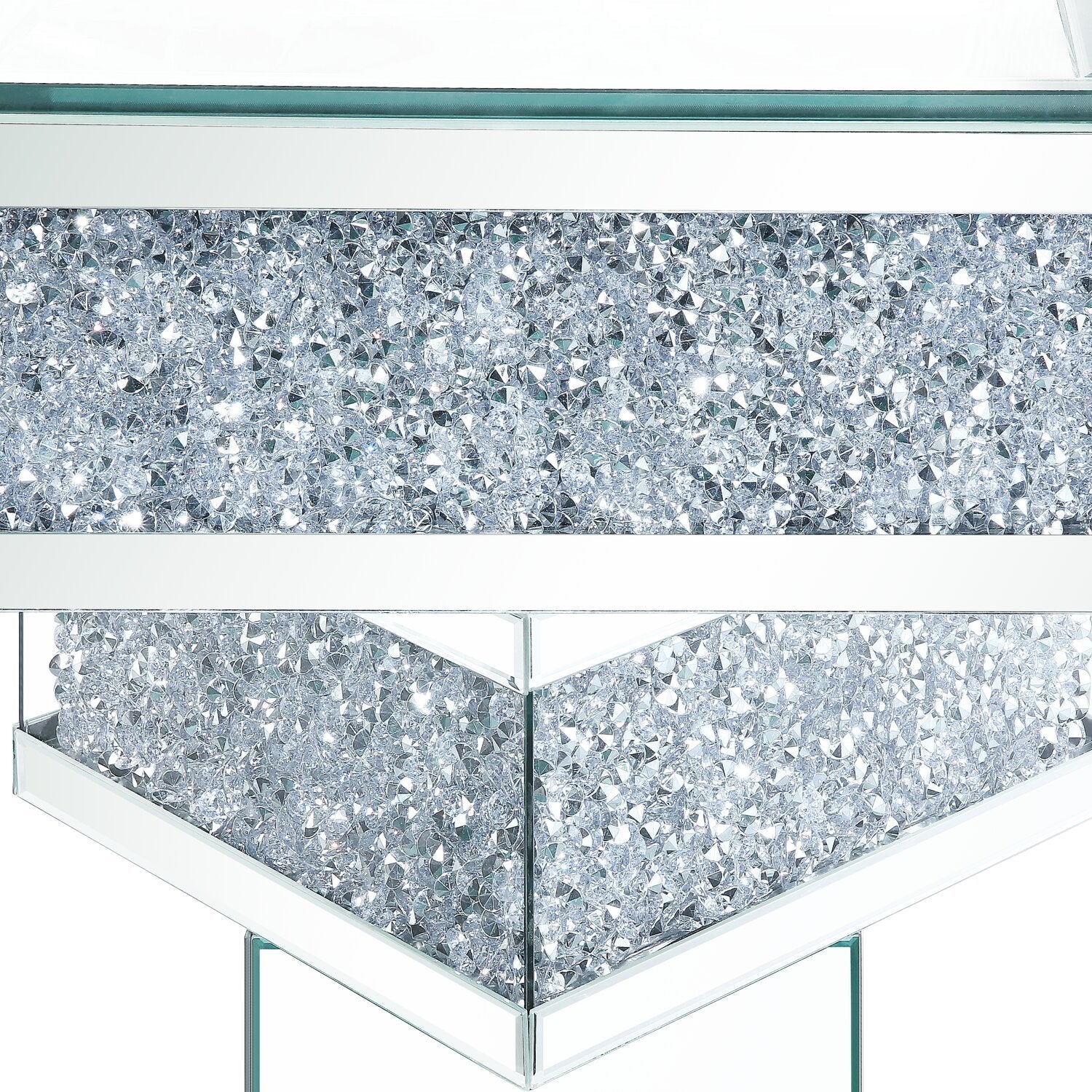 Rosie 39" Glam Mirror & Glass Top Coffee Table - Silver Metal with Diamond Look Legs|Table à café somptueuse Rosie de 39 po avec dessus en miroir et en verre - métal argenté avec pattes à apparence de diamant