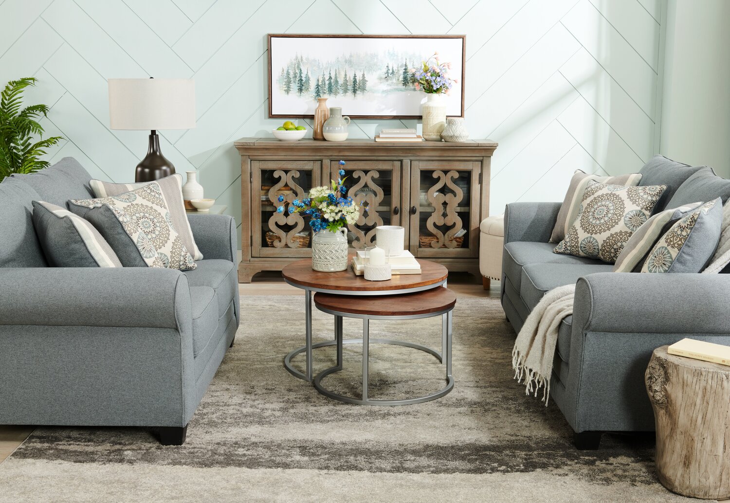 Made in Canada Tula 88" Fabric Sofa with Rolled Arms and Accent Pillows - Steel Grey | Sofa Tula de 88 po fabriqué au Canada en tissu avec accoudoirs enroulés et coussins décoratifs - gris acier