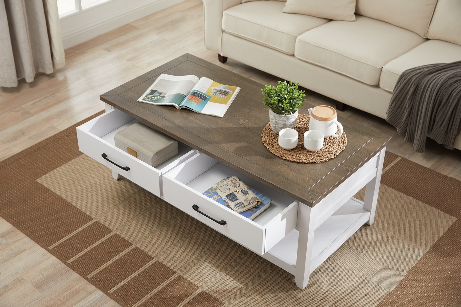 Kort & Co. Logan 23.25" Traditional Coffee Table with Storage and Shelf - White and Walnut Oak |Table à café traditionnelle Logan de Kort & Co. de 23,25 po avec rangement et tablette - blanche et chêne noyer