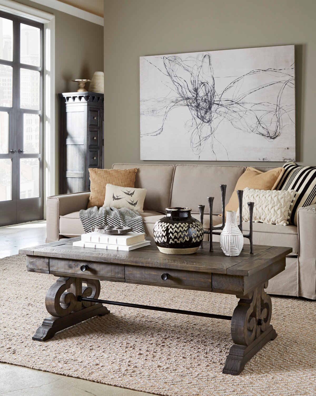 Bellamy 50" Traditional Coffee Table with Storage - Dark Brown Pine with Scroll Design Wood Base|Table à café traditionnelle Bellamy de 50 po avec rangement - pin brun foncé avec base en bois à volutes