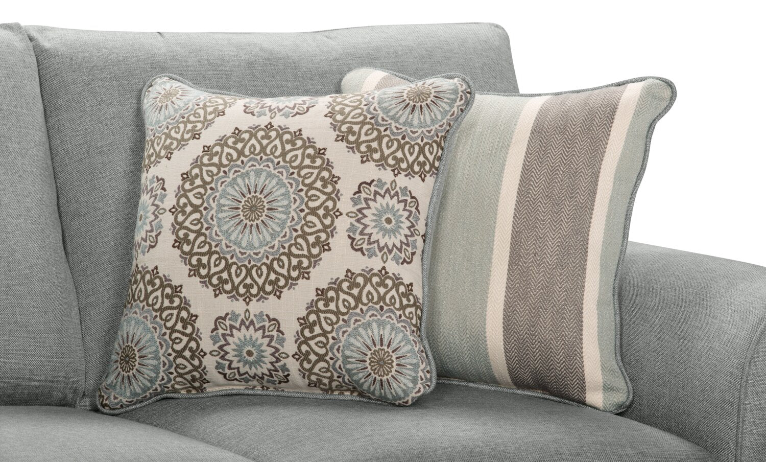 Made in Canada Tula 88" Fabric Sofa with Rolled Arms and Accent Pillows - Mist Grey  | Sofa Tula de 88 po fabriqué au Canada en tissu avec accoudoirs enroulés et coussins décoratifs - gris brume