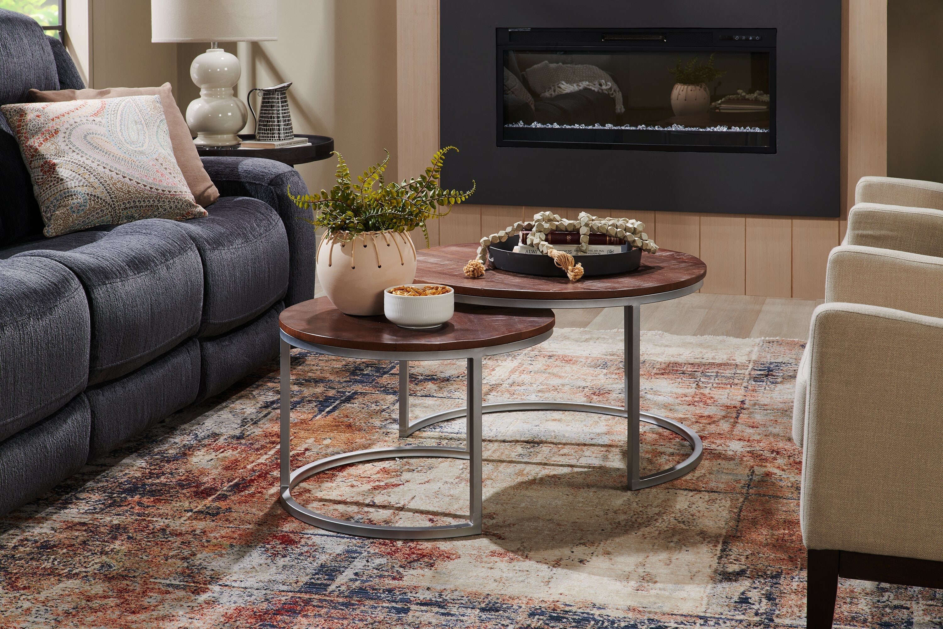 Veranasi 30" Rustic Round Nesting Coffee Tables - Washed Light Brown Wood Top and Iron Legs|Tables à café gigognes rondes rustiques Veranasi de 30 po - dessus en bois brun clair délavé et pattes en fer