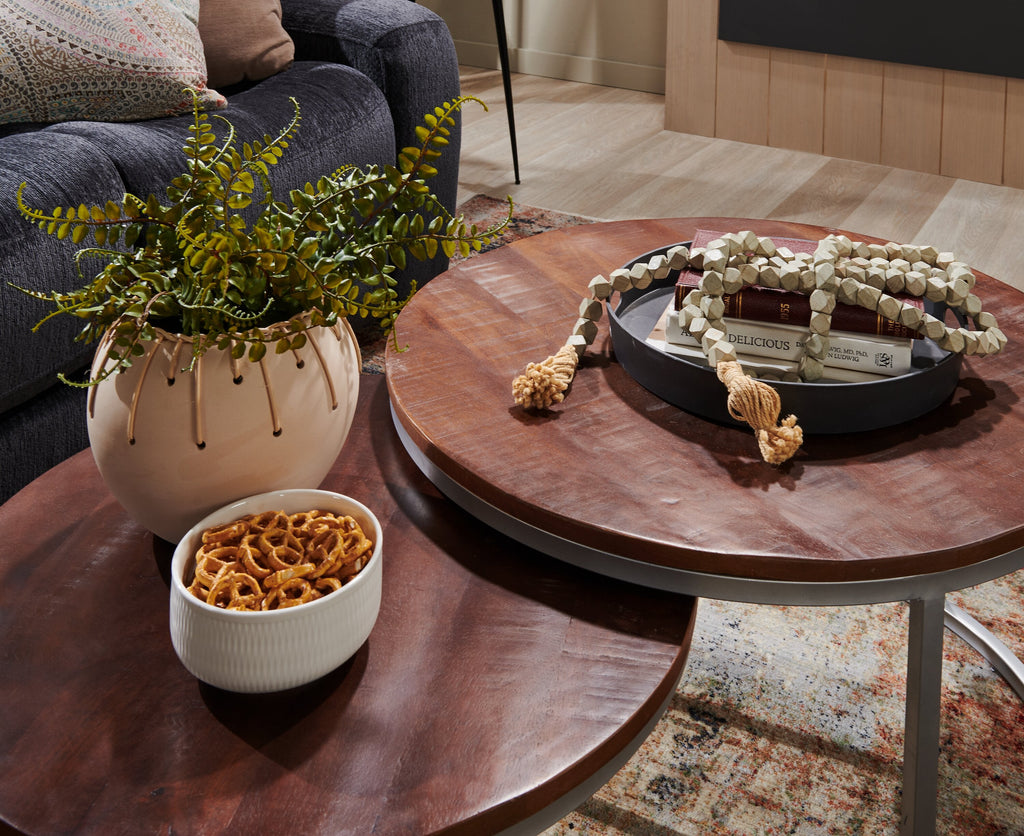 Veranasi 30" Rustic Round Nesting Coffee Tables - Washed Light Brown Wood Top and Iron Legs|Tables à café gigognes rondes rustiques Veranasi de 30 po - dessus en bois brun clair délavé et pattes en fer