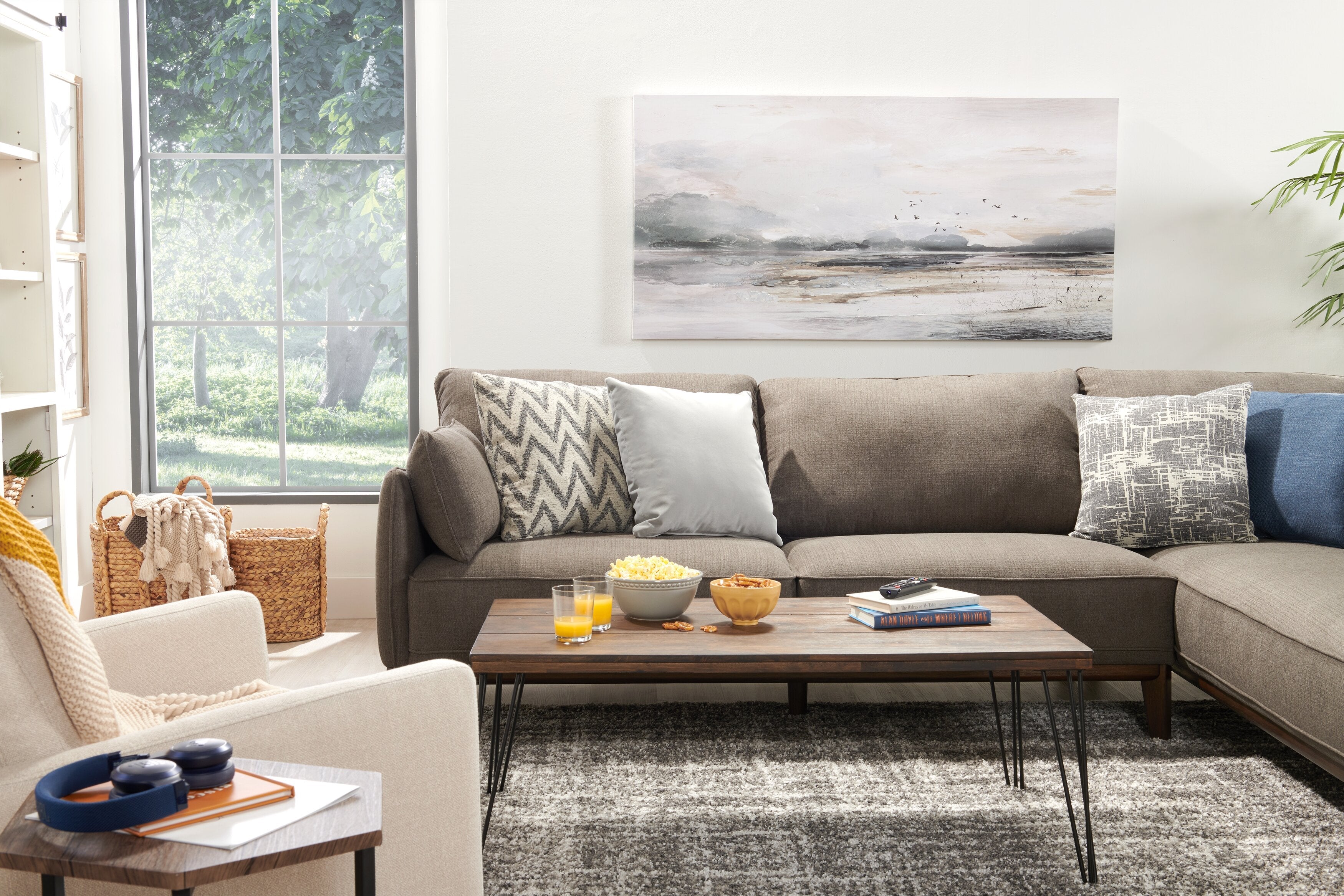 Woodland 23.4" Rustic Coffee Table - Brown Oak Finish with Metal Legs|Table à café rustique Woodland de 23,4 po - fini chêne brun avec pattes en métal