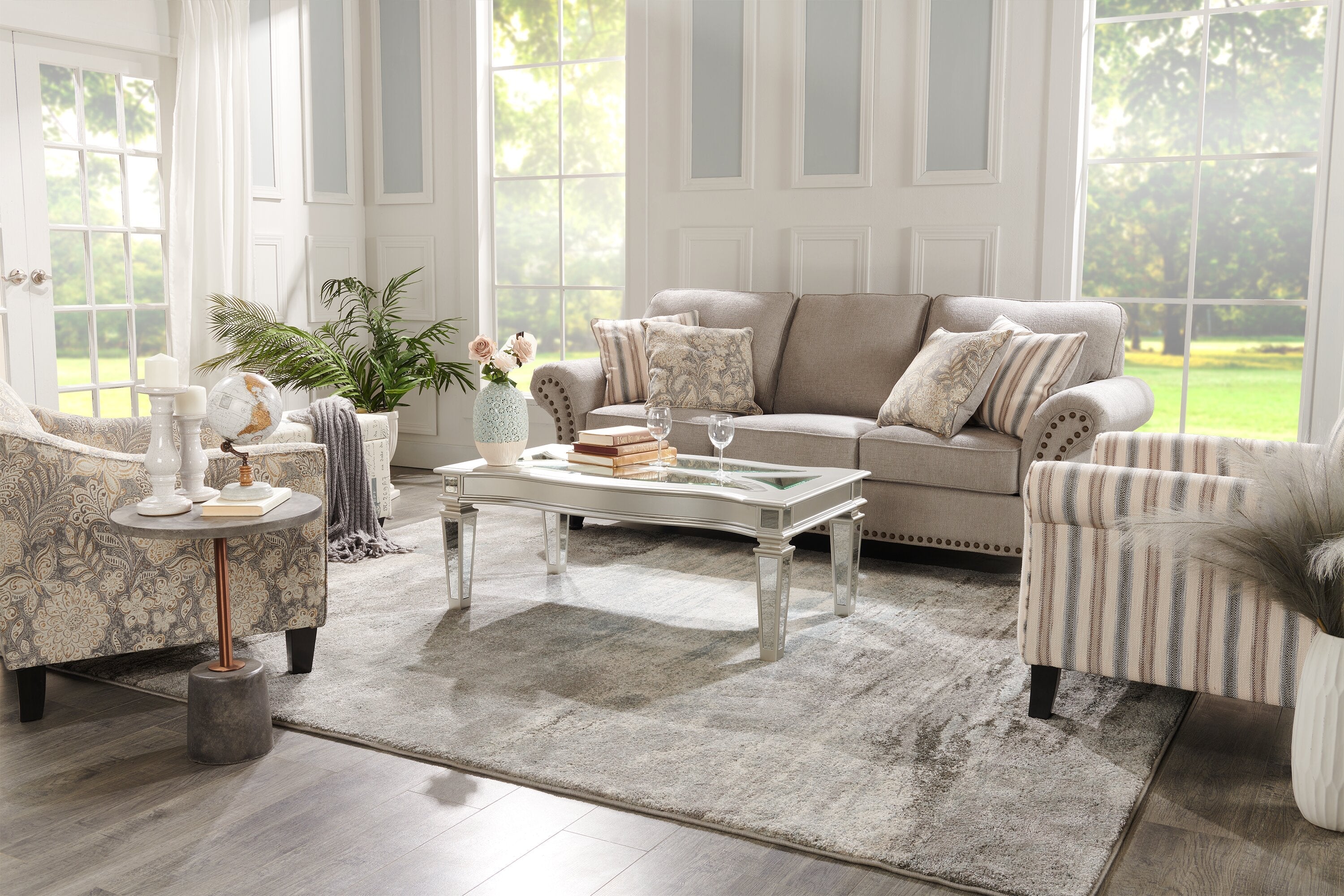Made in Canada Wynn 93" Chenille Fabric Sofa with Nailhead Trim and Wood Bun Legs - Grey | Sofa Wynn de 93 po fabriqué au Canada en tissu de chenille avec bordure de clous décoratifs et pattes en oignon en bois - gris