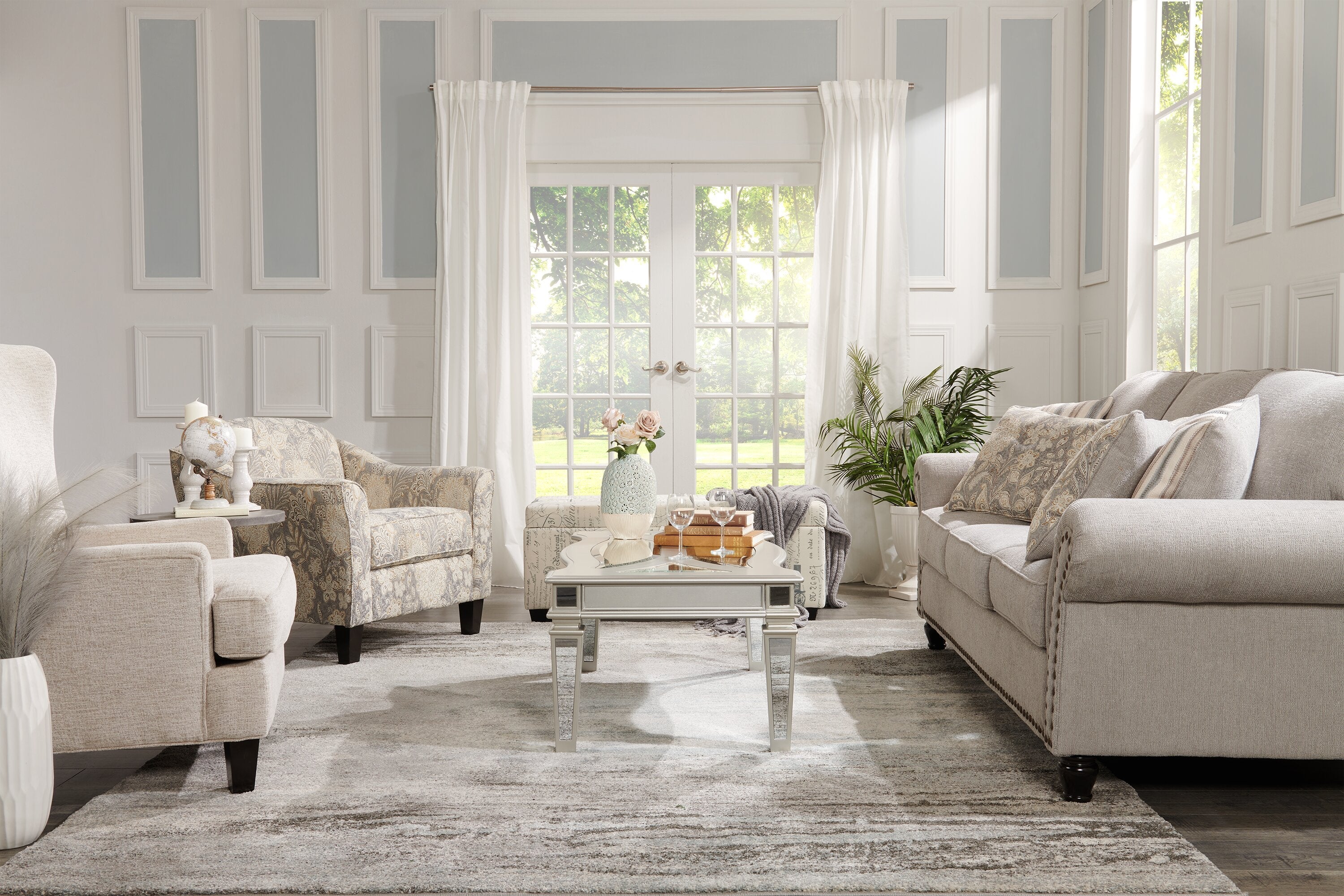 Made in Canada Wynn 93" Chenille Fabric Sofa with Nailhead Trim and Wood Bun Legs - Grey | Sofa Wynn de 93 po fabriqué au Canada en tissu de chenille avec bordure de clous décoratifs et pattes en oignon en bois - gris