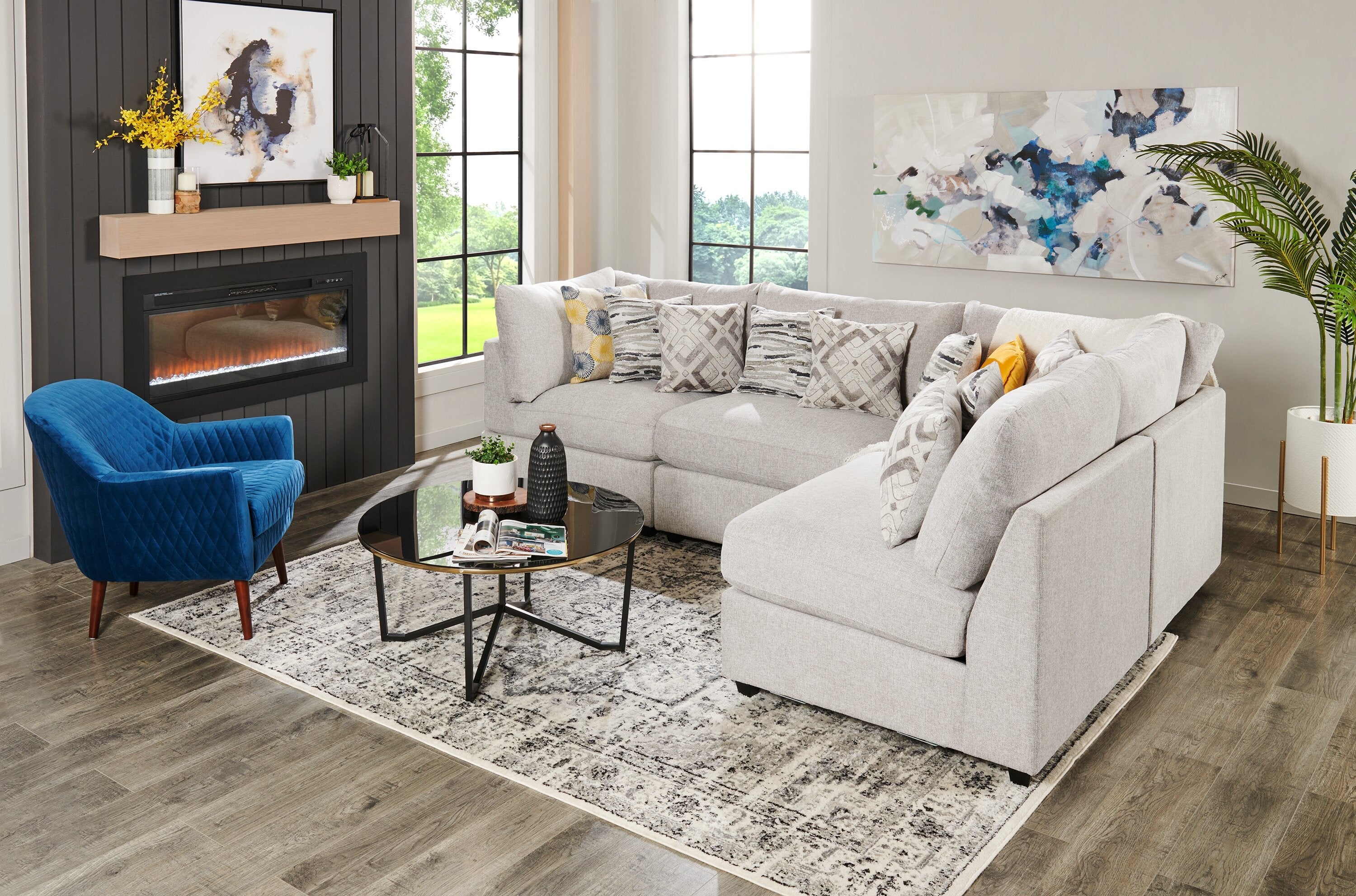 Xander 36" Modern Round Glass Top Coffee Table - Black and Gold with Metal Legs|Table à café ronde moderne Xander de 36 po avec dessus en verre - noire et dorée avec pattes en métal